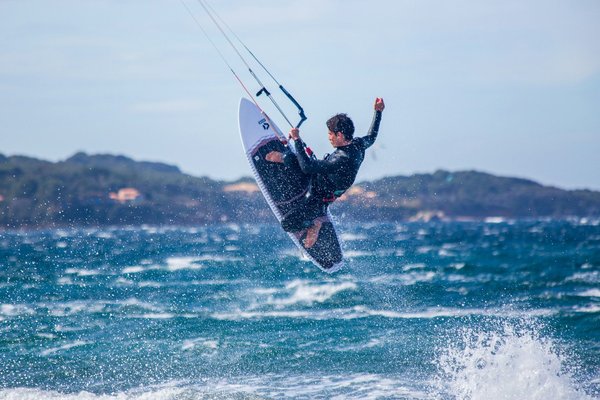Le kitesurf : Entre ciel et mer, l'adrénaline pure