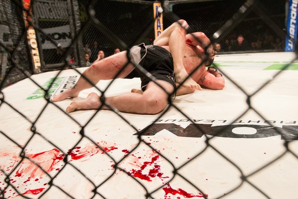 Peut-on pratiquer le MMA sans risque de blessures graves ?