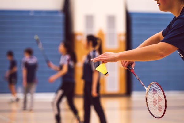 Équipement badminton : guide pour bien choisir vos accessoires